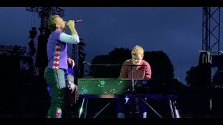 Chris Martin and a fan perform Everglow in Munich [upl. by Akeret]