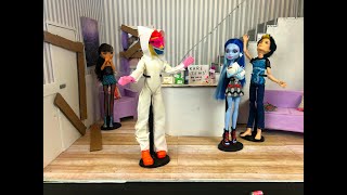 Quarantine A Monster HighEver After High Stop Motion [upl. by Giffy]