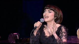 Mireille Mathieu  Medley Live Im Olympia2005 [upl. by Inoek]