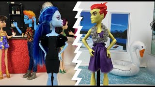 Two Parties A Monster HighEver After High Stop Motion [upl. by Eerdua]